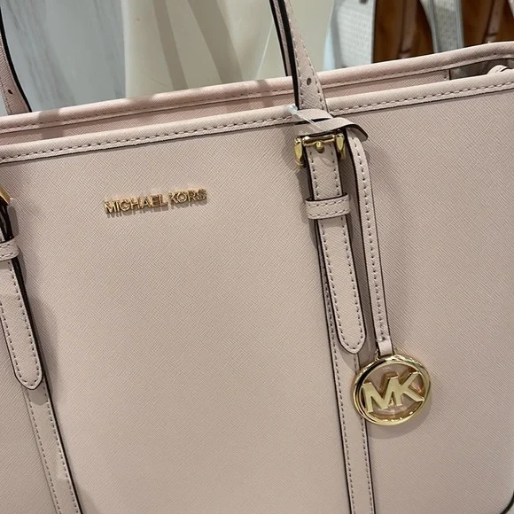 MICHAEL KORS
Jet Set Travel Lg Top Zip Shoulder Tote Saffiano Leather
Pwdr Blush - Picture 4 of 16